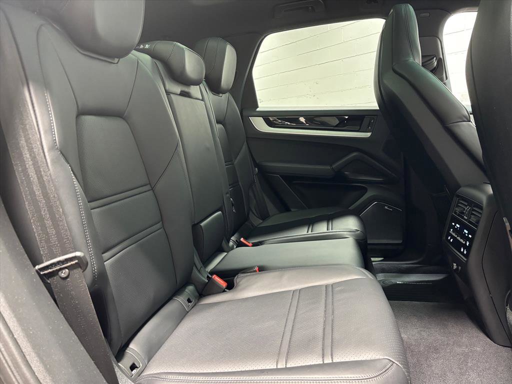 Used 2025 Porsche Cayenne S image 38
