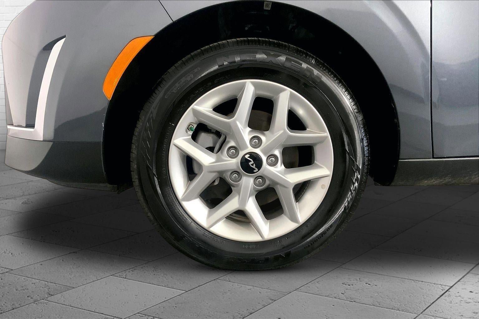 Certified 2025 Kia Soul LX FWD image 9