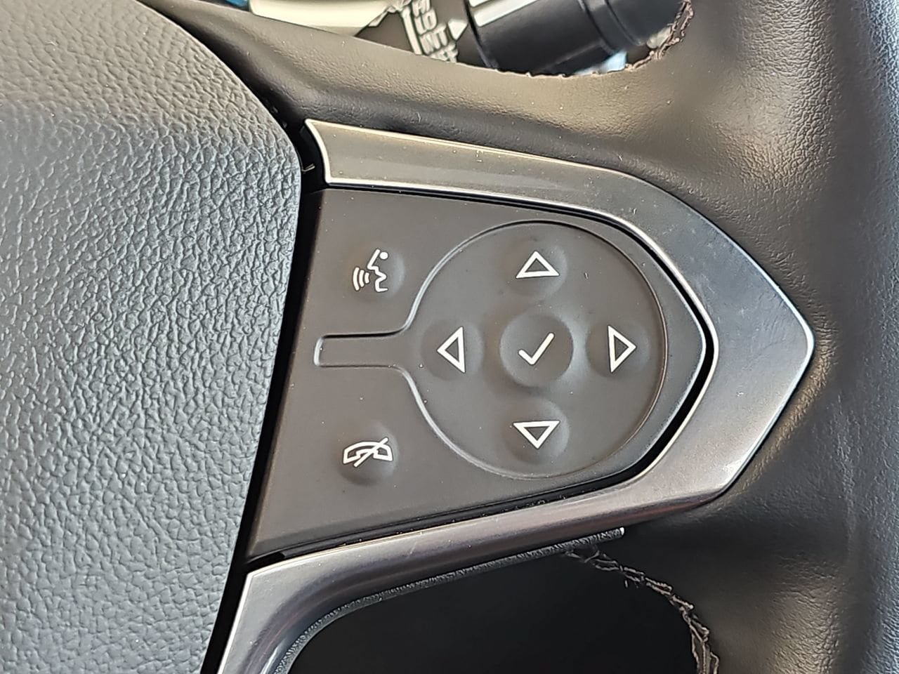 Certified 2023 Chevrolet Traverse LT FWD image 24