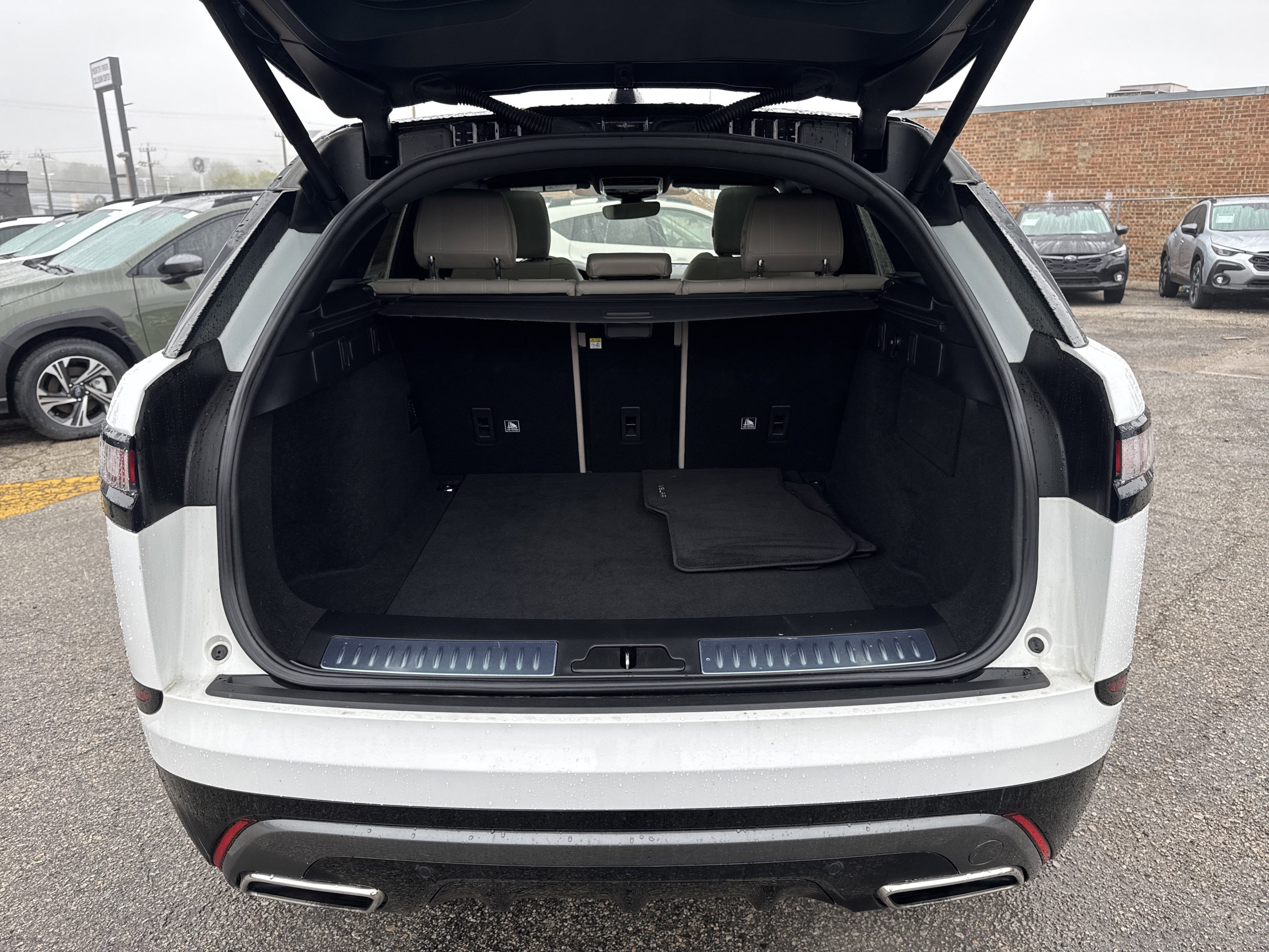 Used 2020 Land Rover Range Rover Velar R-Dynamic S image 28