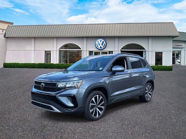 Used 2023 Volkswagen Taos SE w/ Panoramic Sunroof Package AWD/4WD image 1