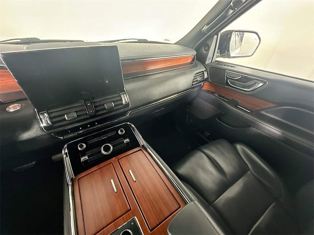 Used 2022 Lincoln Navigator L 4WD image 11