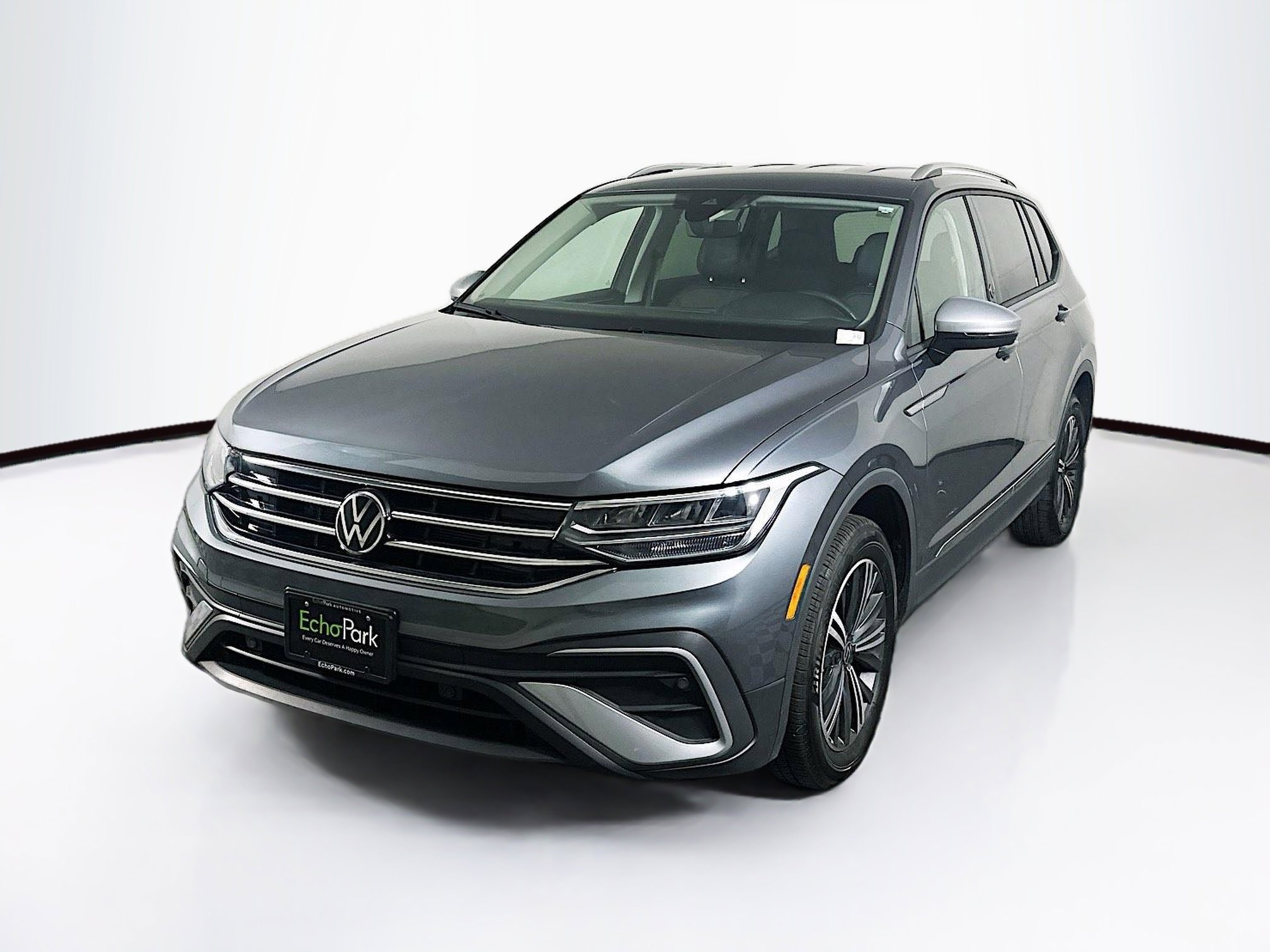 Used 2024 Volkswagen Tiguan Wolfsburg Edition image 3