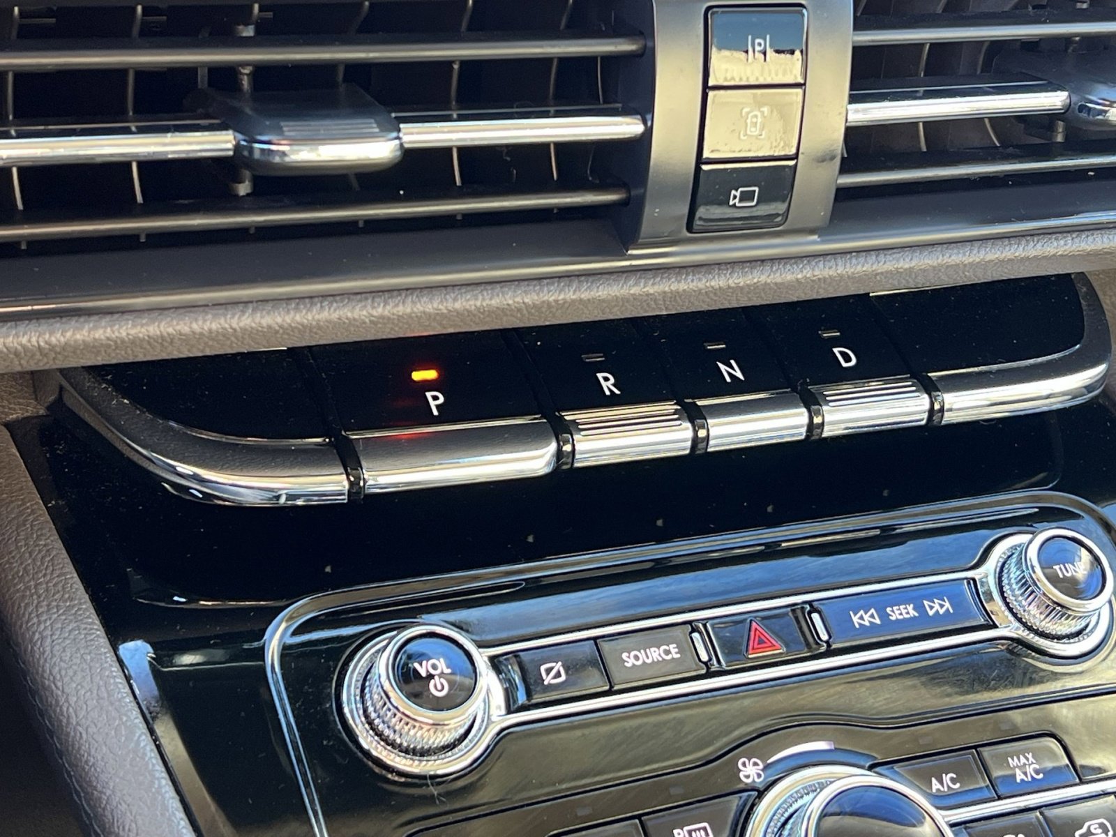 Used 2022 Lincoln Corsair Standard w/ Equipment Group 101A image 21