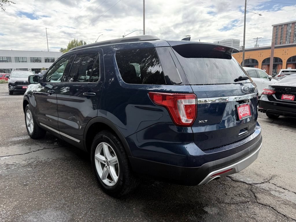 Used 2017 Ford Explorer XLT w/ Equipment Group 202A AWD/4WD image 5