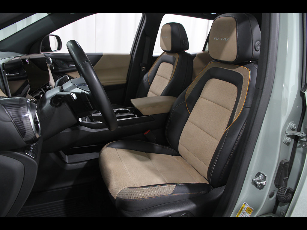 Used 2025 Chevrolet Equinox ACTIV w/ Safety and Technology Package AWD/4WD image 5