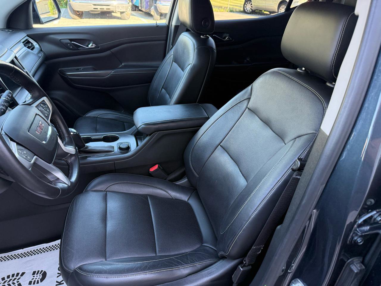 Used 2019 GMC Acadia SLT w/ Black Edition image 19