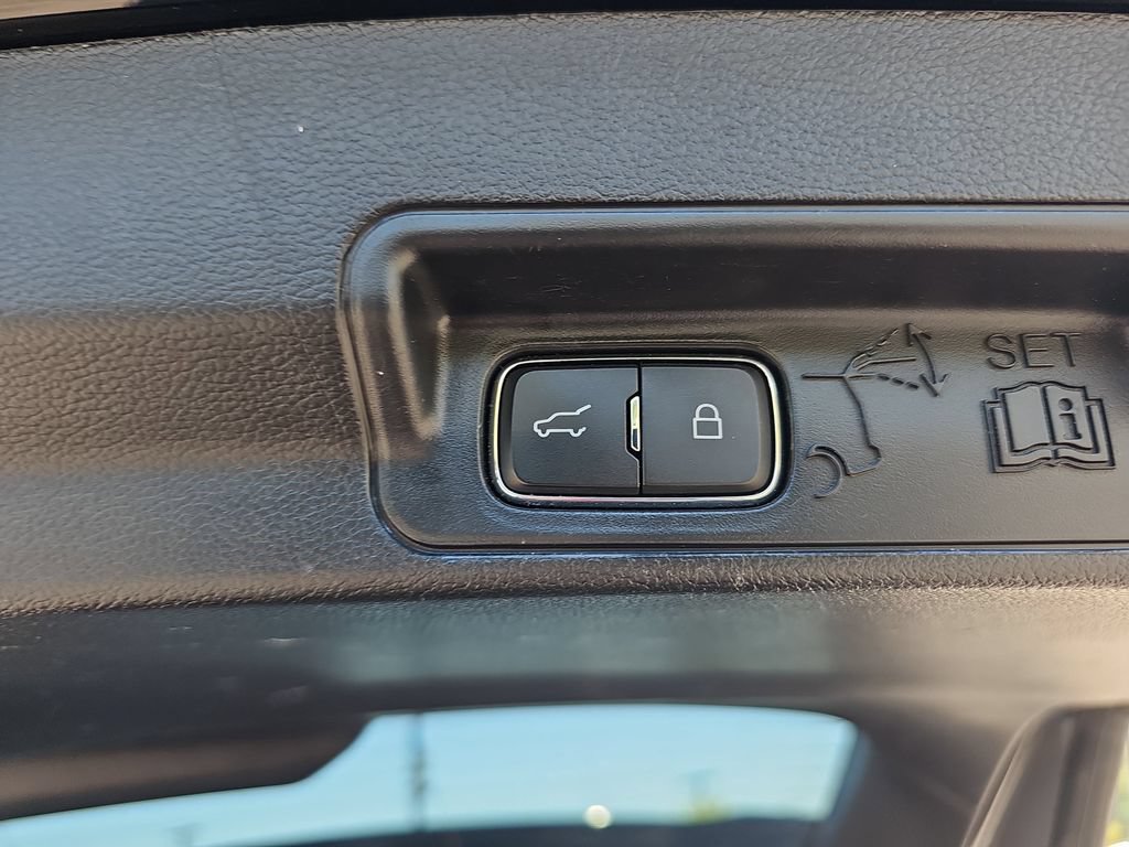 Used 2021 Ford Explorer XLT w/ Equipment Group 202A AWD/4WD image 34