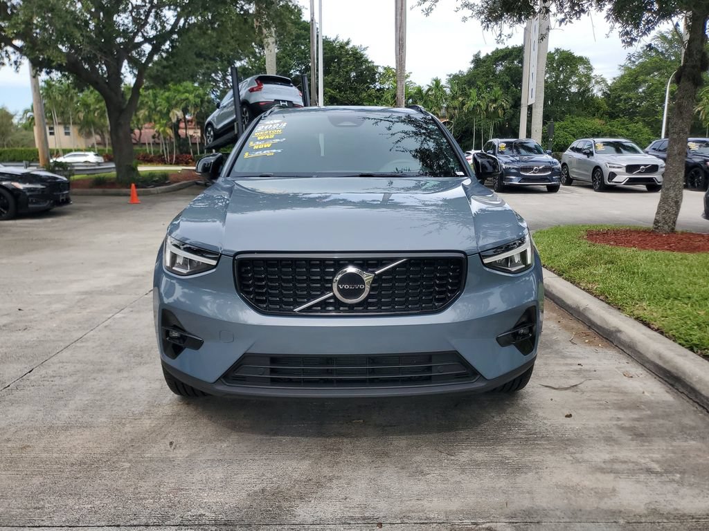 Certified 2023 Volvo XC40 B5 Plus w/ Climate Package AWD/4WD image 2