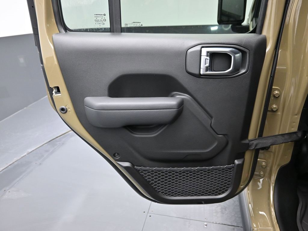 Certified 2025 Jeep Wrangler Unlimited Rubicon w/ Technology Group image 12