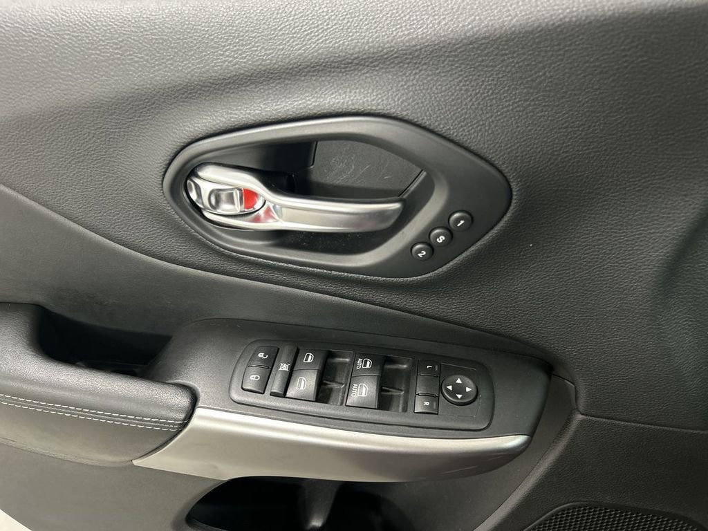 Used 2020 Jeep Cherokee High Altitude image 11