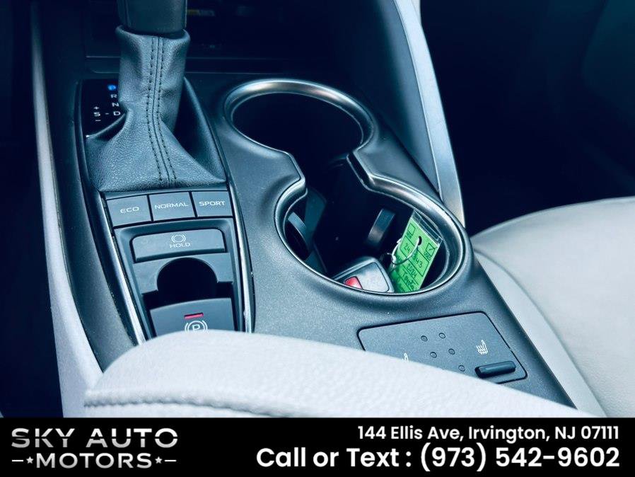 Used 2024 Toyota Camry XSE FWD image 13