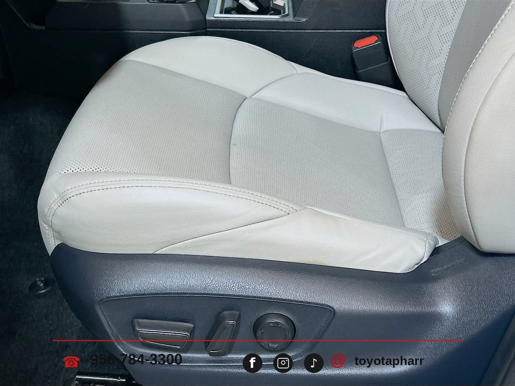 Used 2025 Toyota Tacoma Limited AWD/4WD image 17