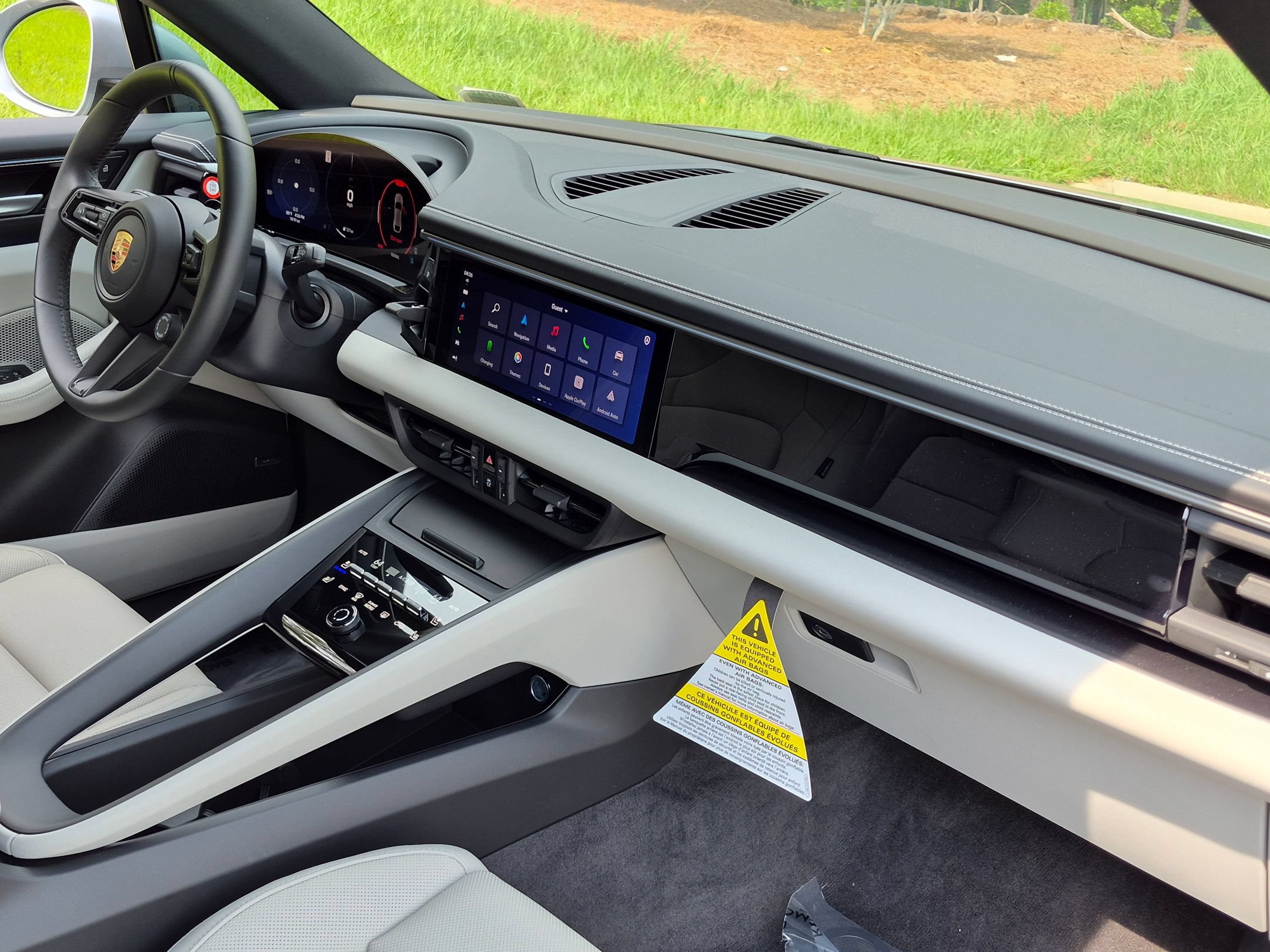 Certified 2025 Porsche Macan Electric RWD image 28