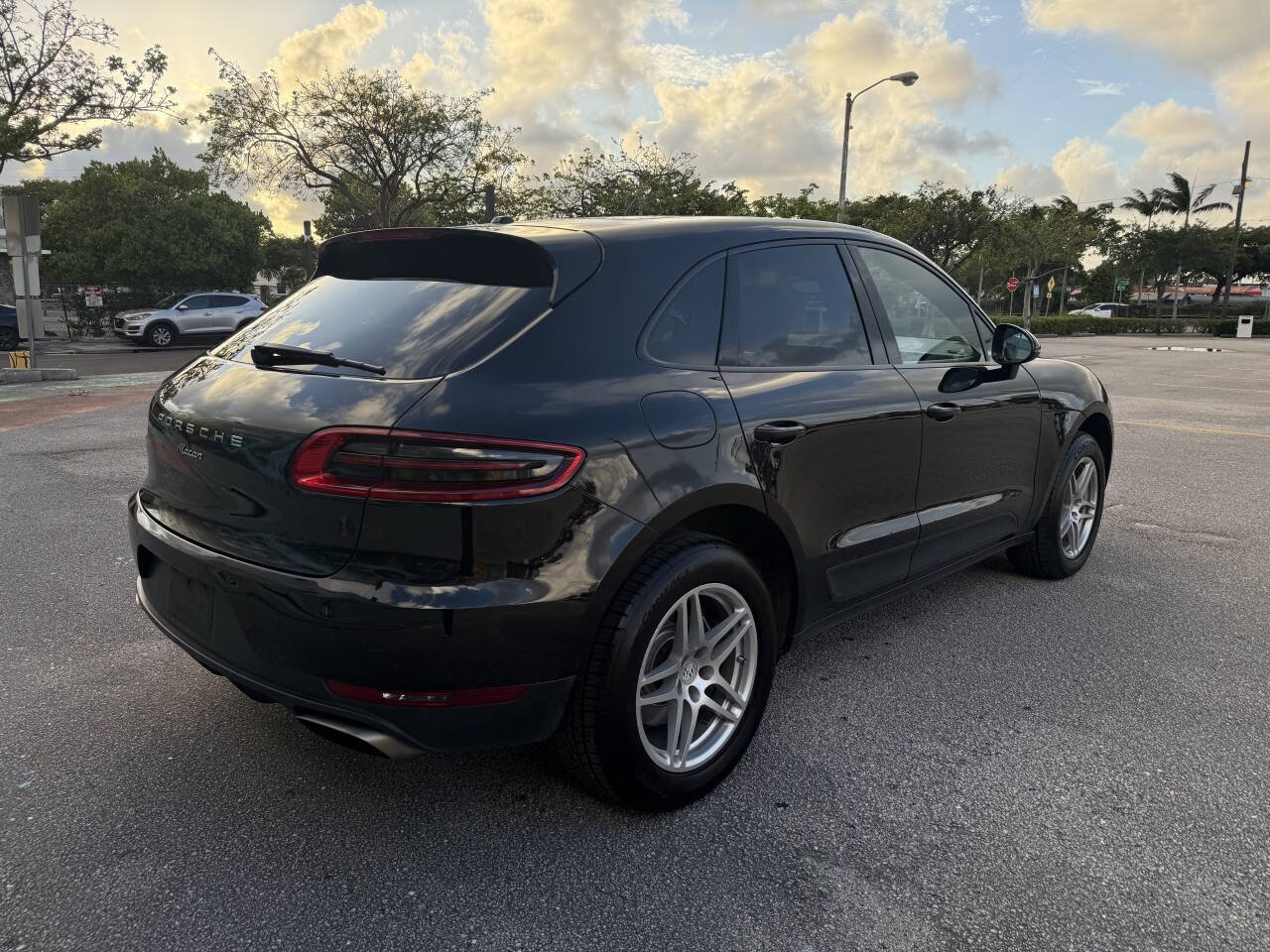 Used 2017 Porsche Macan AWD/4WD image 5