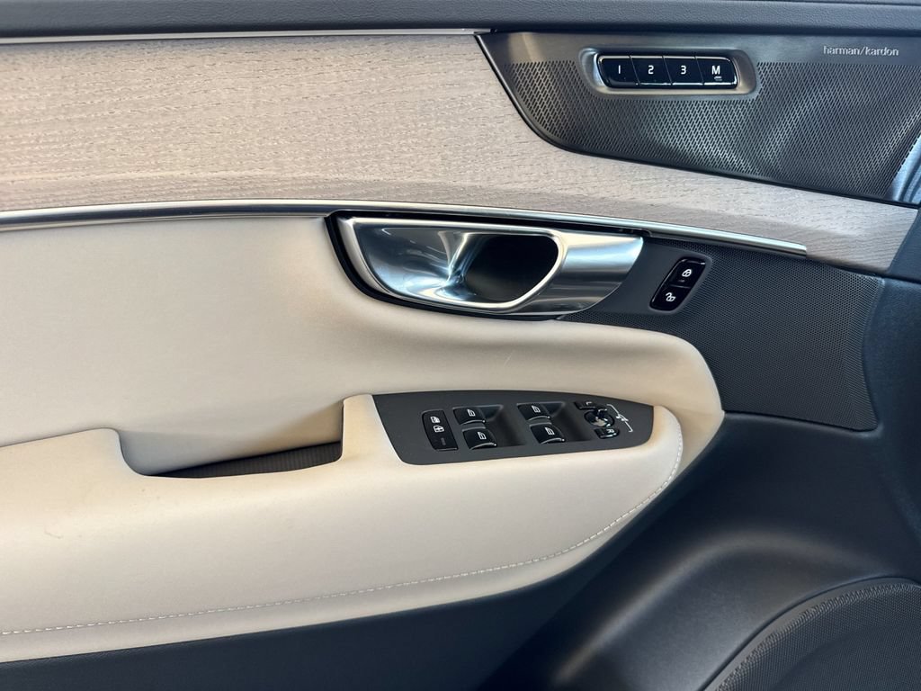 New 2026 Volvo XC90 B6 Plus w/ Protection Package Premier AWD/4WD image 10