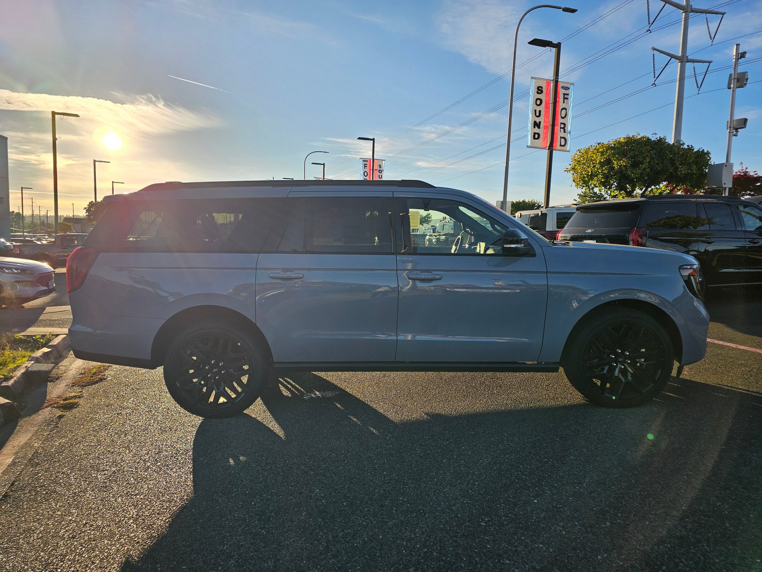 New 2027 Ford Expedition Max Platinum w/ Stealth Performance Package AWD/4WD image 4