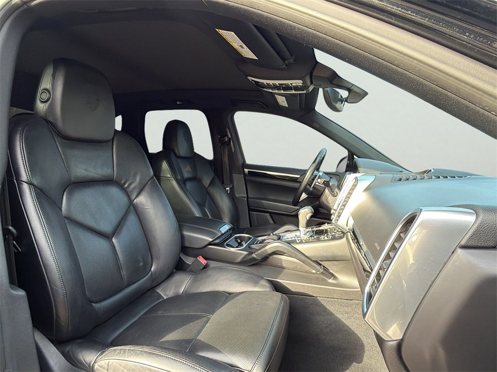 Used 2017 Porsche Cayenne Platinum Edition w/ Premium Package (PJV) image 8
