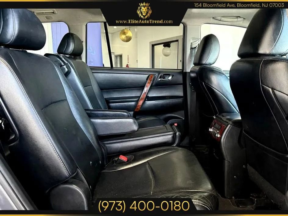 Used 2012 Toyota Highlander Limited w/ Tow Pkg image 23