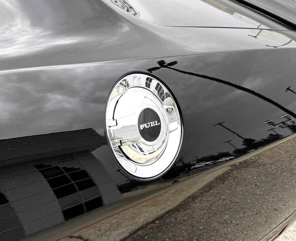 Used 2012 Dodge Challenger SRT8 RWD image 9