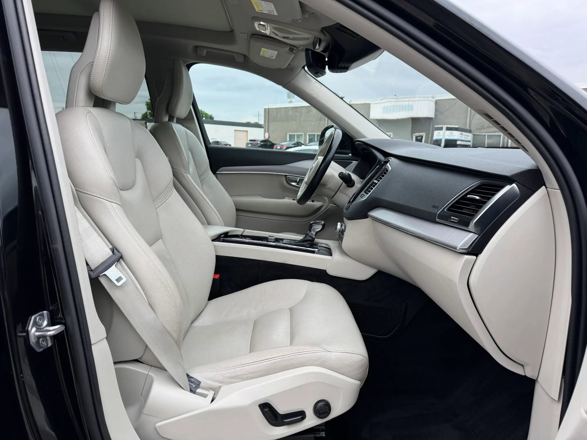 Used 2021 Volvo XC90 T5 Momentum w/ Climate Package FWD image 24