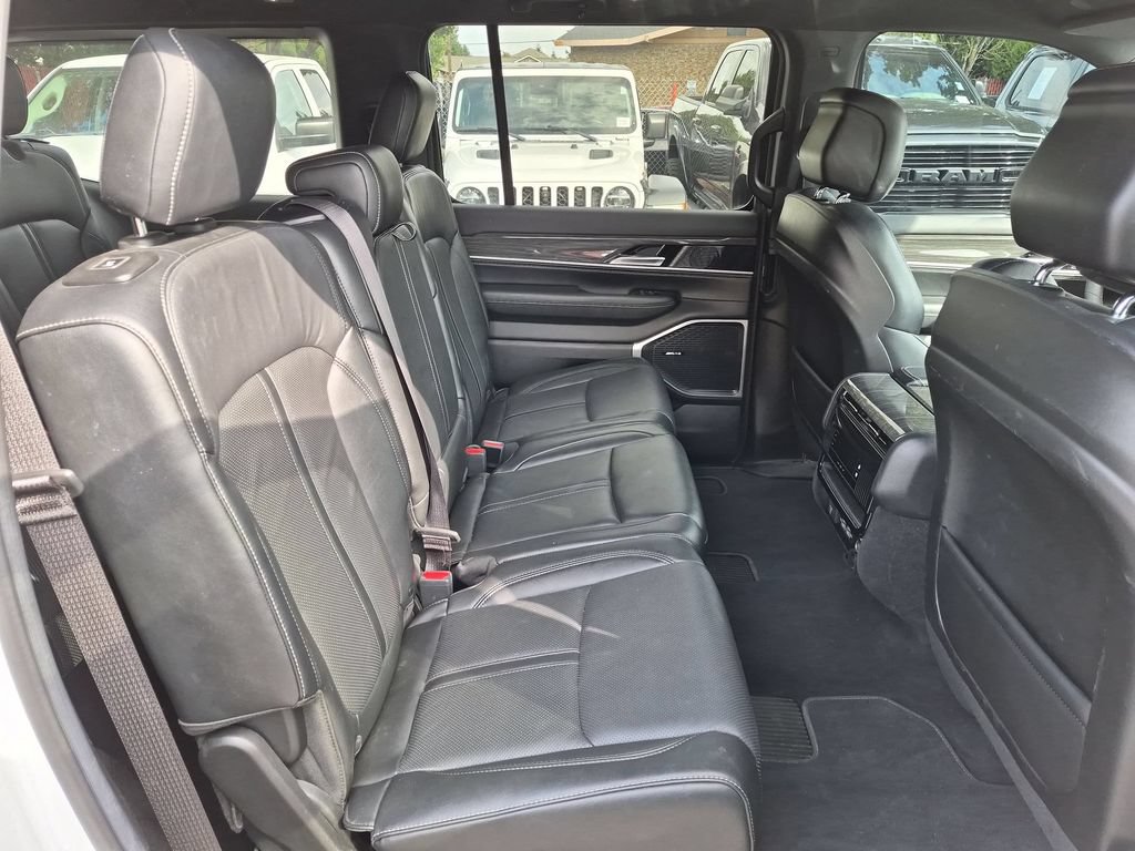 Used 2022 Jeep Wagoneer Series II AWD/4WD image 15