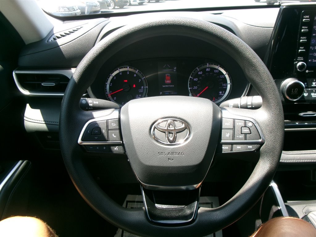 Used 2020 Toyota Highlander L image 17