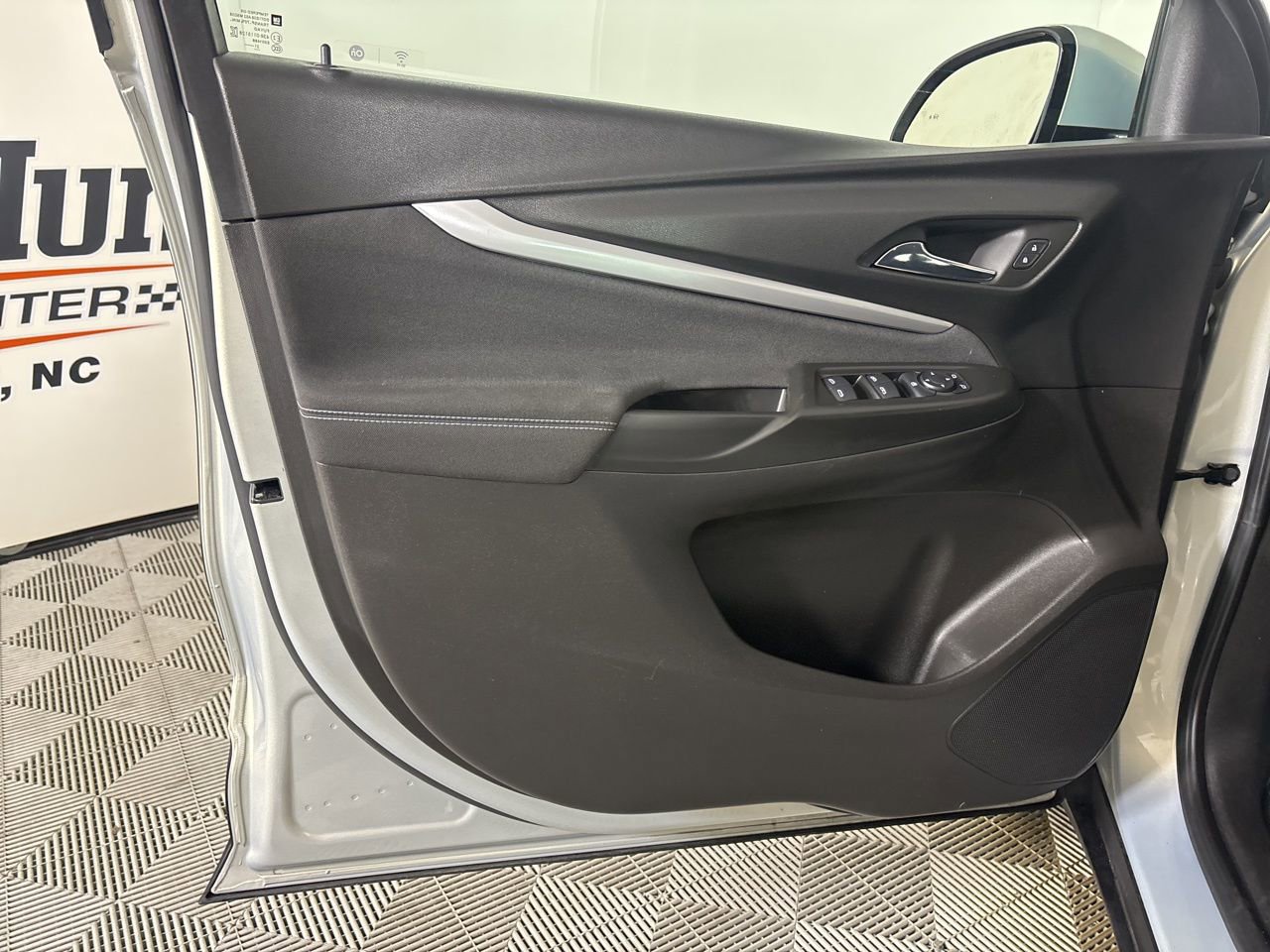 Used 2022 Chevrolet Bolt EUV LT w/ Comfort Package image 7