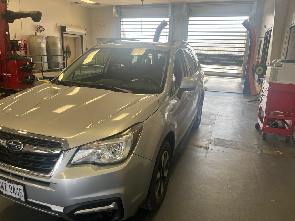 Used 2017 Subaru Forester 2.5i Premium w/ Popular Package #2A AWD/4WD image 2