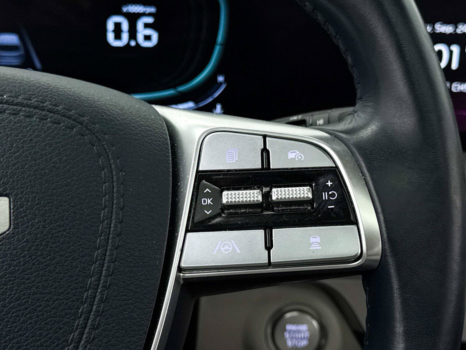 Used 2024 Kia Telluride EX w/ EX Captain's Chair Package FWD image 39