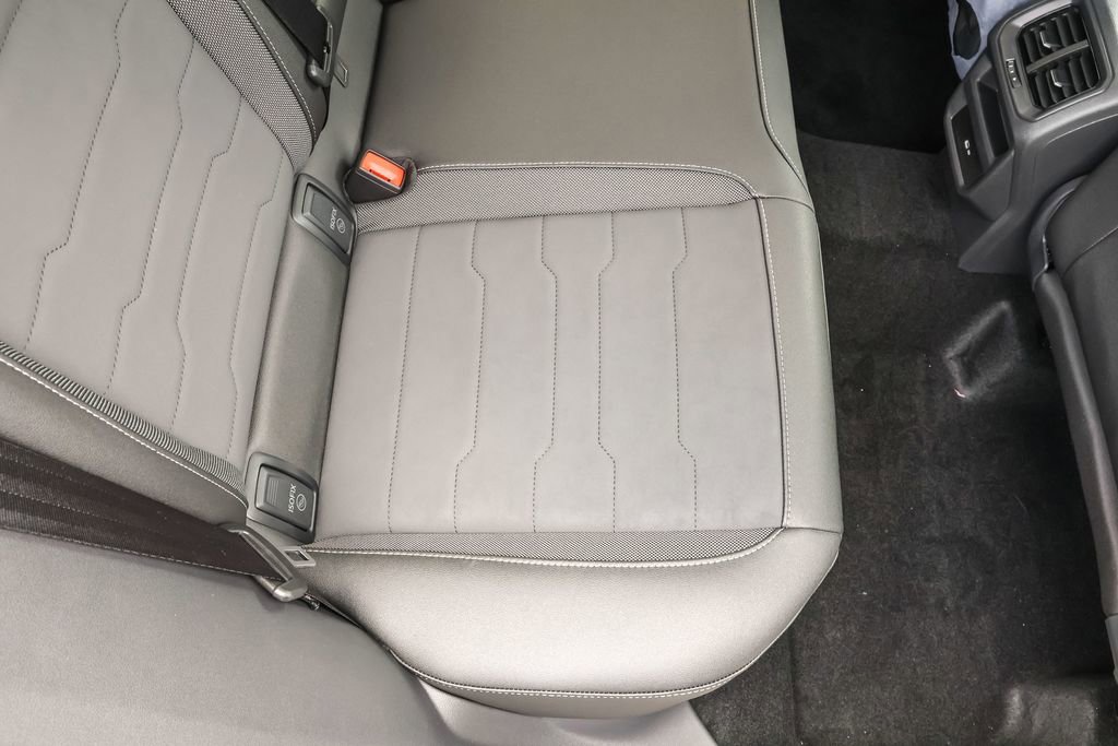 Used 2025 Volkswagen Taos SE image 32