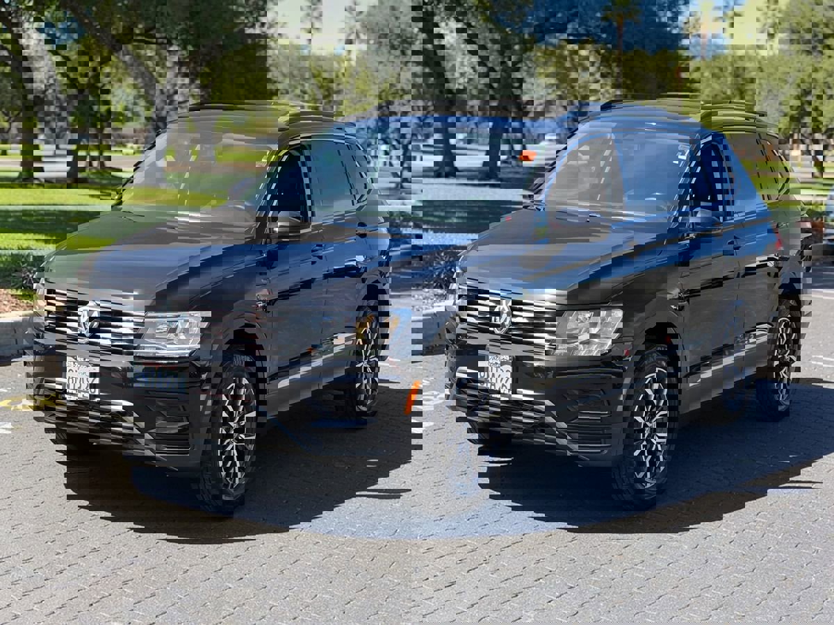 Used 2020 Volkswagen Tiguan SE w/ Panoramic Sunroof Package image 4