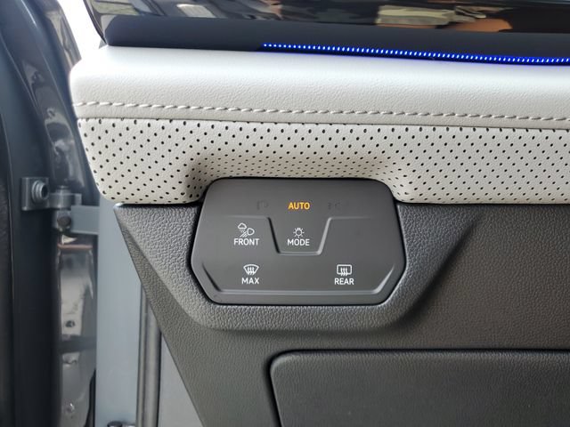 Certified 2025 Volkswagen Atlas Peak Edition SE AWD/4WD image 35