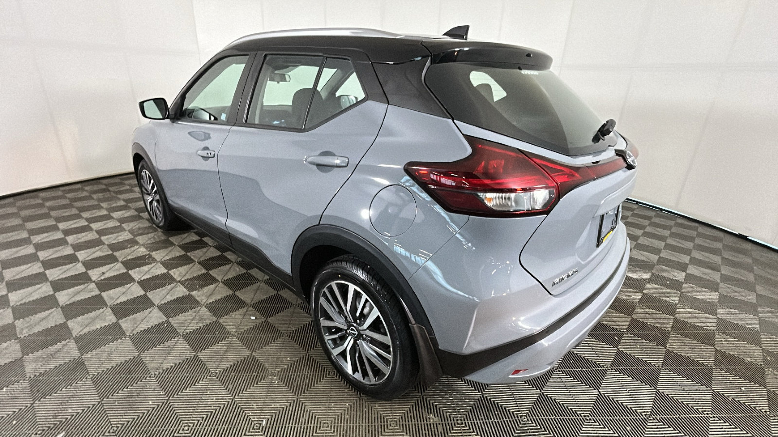 Used 2023 Nissan Kicks SV FWD image 5