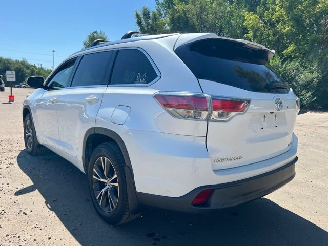 Used 2016 Toyota Highlander XLE AWD/4WD image 3