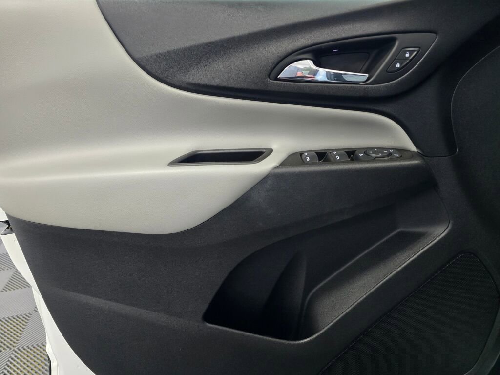 Used 2020 Chevrolet Equinox LS image 34