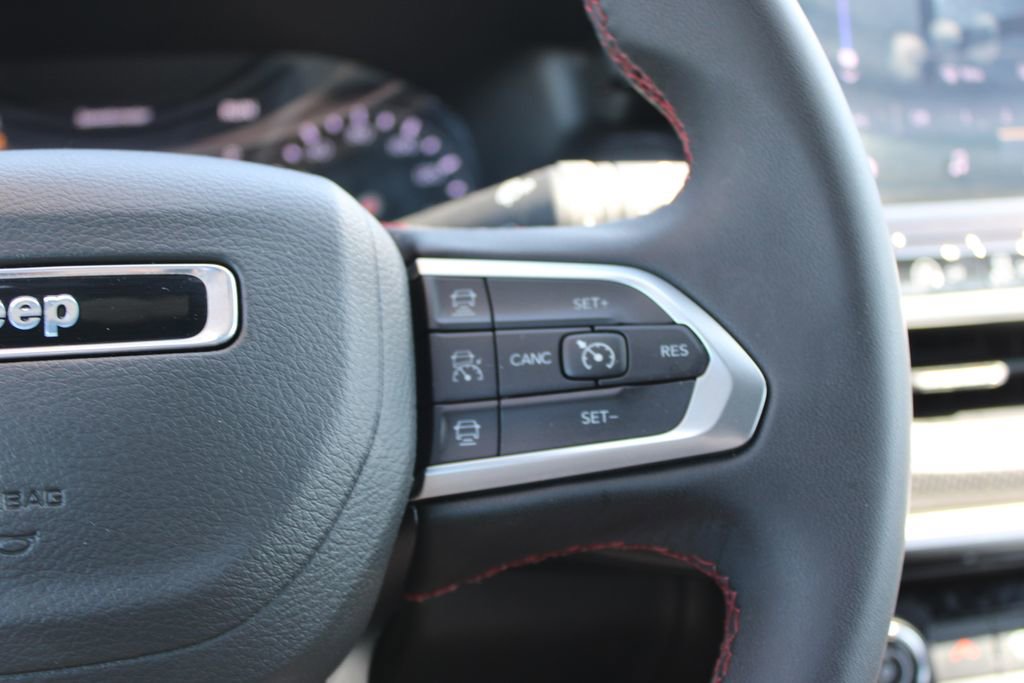 Used 2025 Jeep Compass Trailhawk image 36