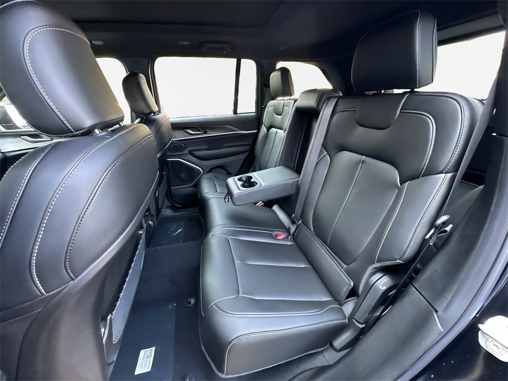 New 2025 Jeep Grand Cherokee Limited w/ Black Appearance Package image 19