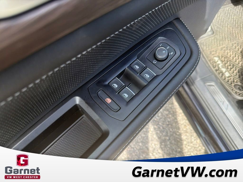 Used 2025 Volkswagen Atlas SEL Premium R-Line image 12