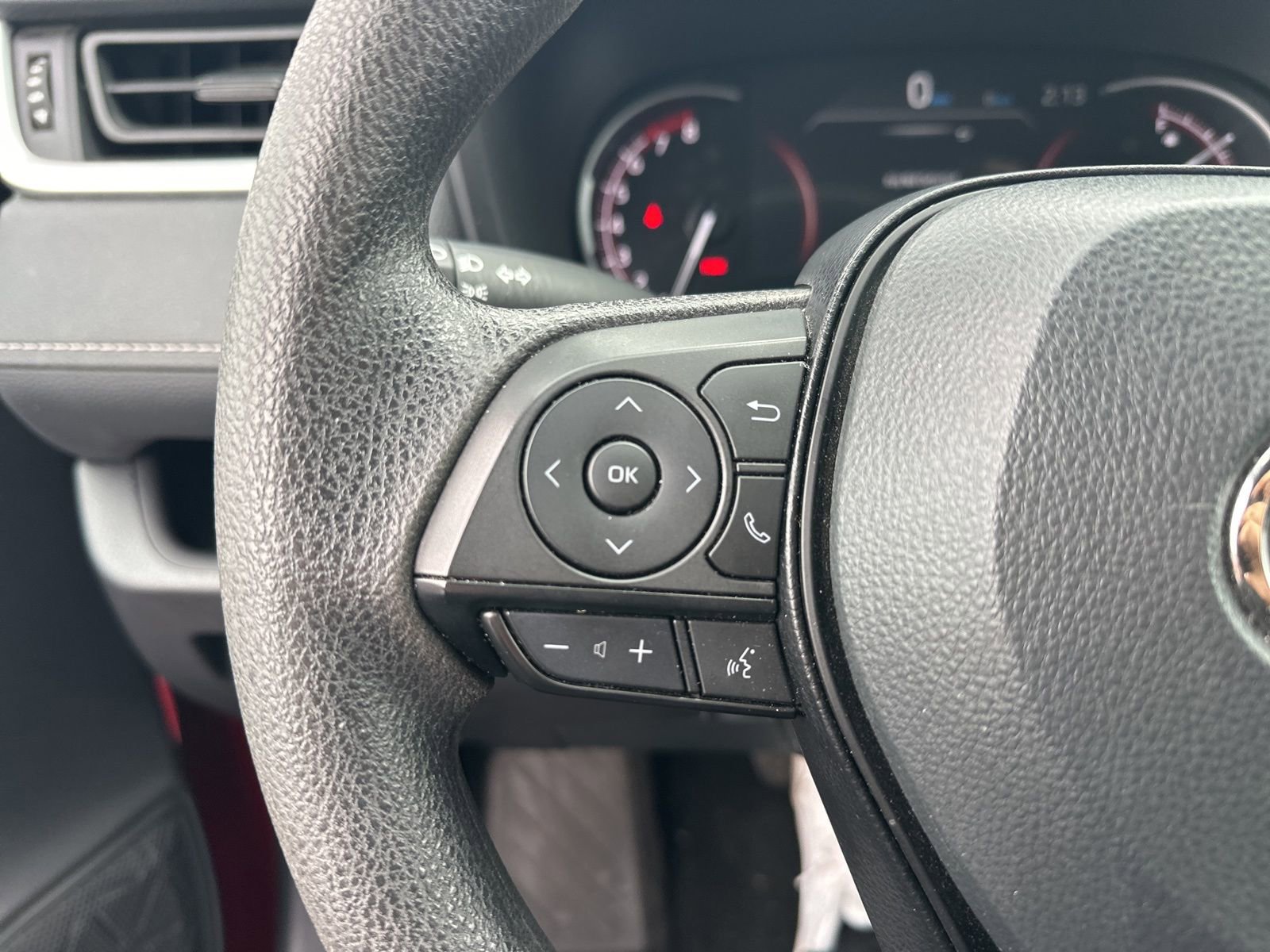 Certified 2025 Toyota RAV4 XLE AWD/4WD image 8