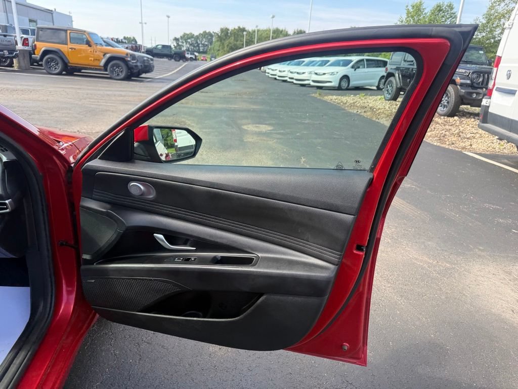 Used 2023 Hyundai Elantra Limited FWD image 46