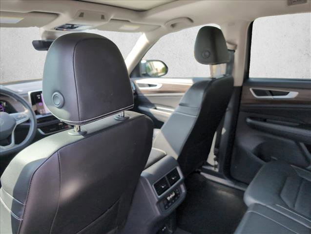 Used 2024 Volkswagen Atlas SEL image 17