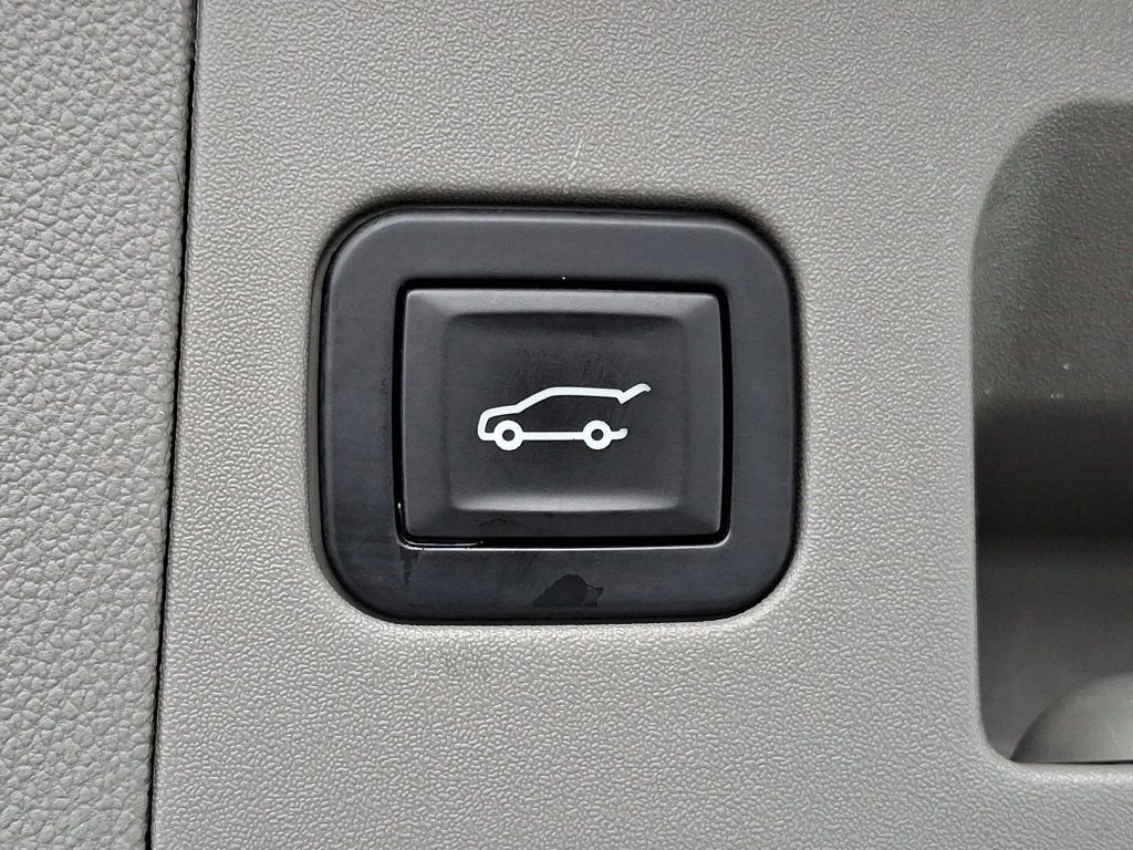 Used 2018 Cadillac XT5 Luxury w/ Driver Awareness Package image 35