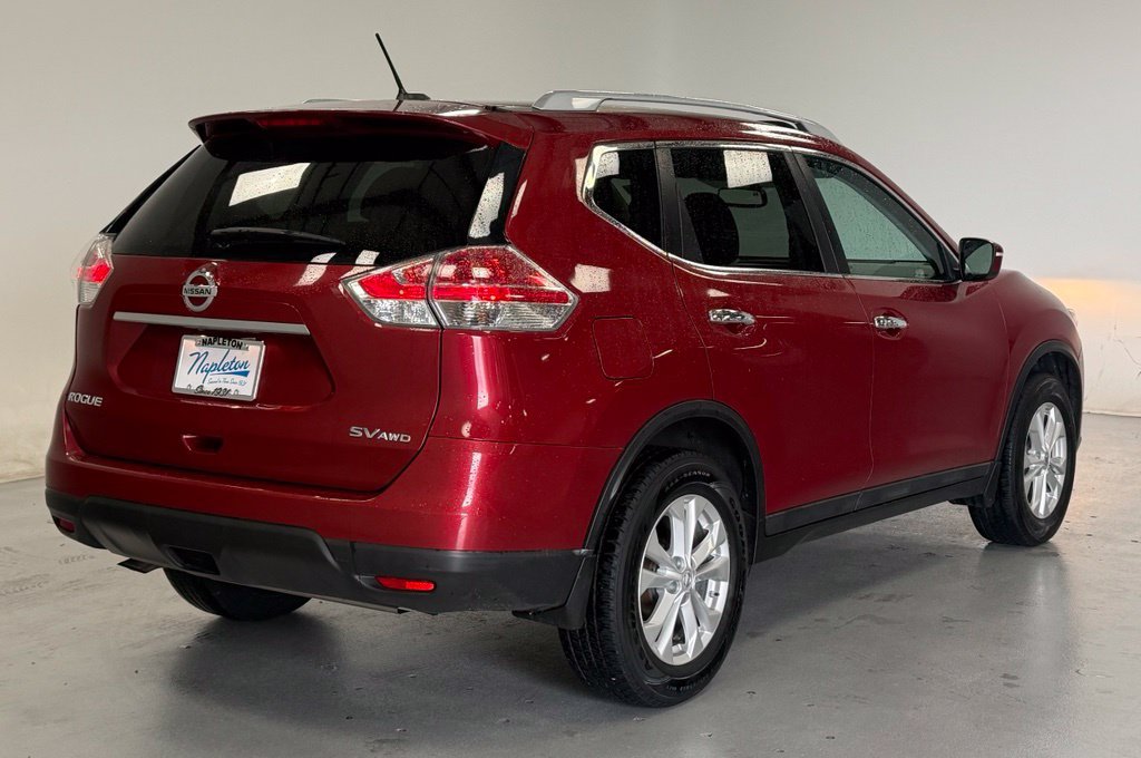 Used 2015 Nissan Rogue SV w/ SV Moonroof Package AWD/4WD image 3