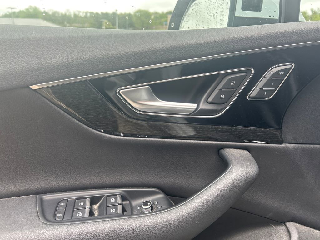 Used 2019 Audi Q7 3.0T Premium Plus w/ Premium Plus Package AWD/4WD image 12