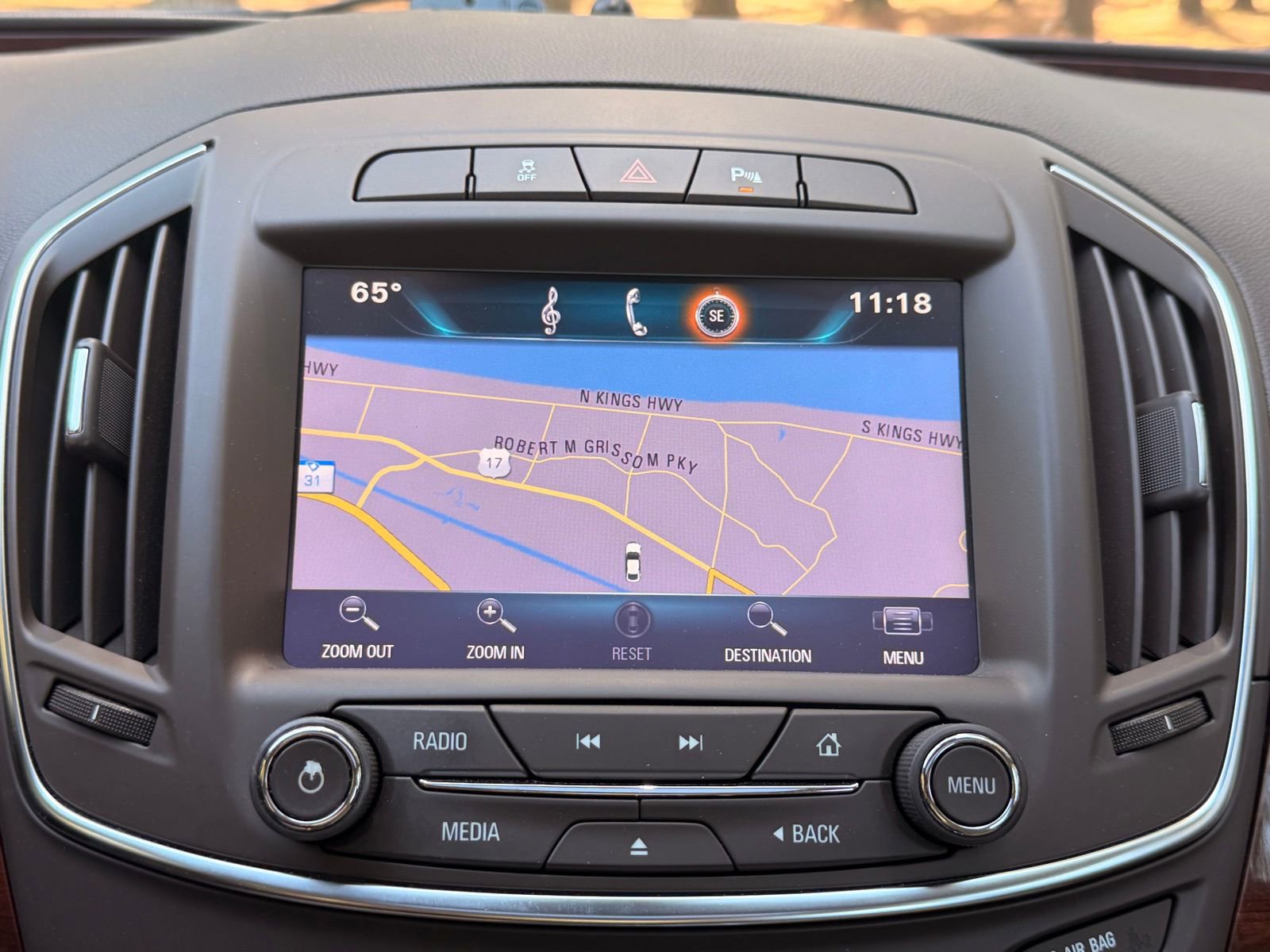 Used 2015 Buick Regal Premium w/ Experience Buick Package image 5