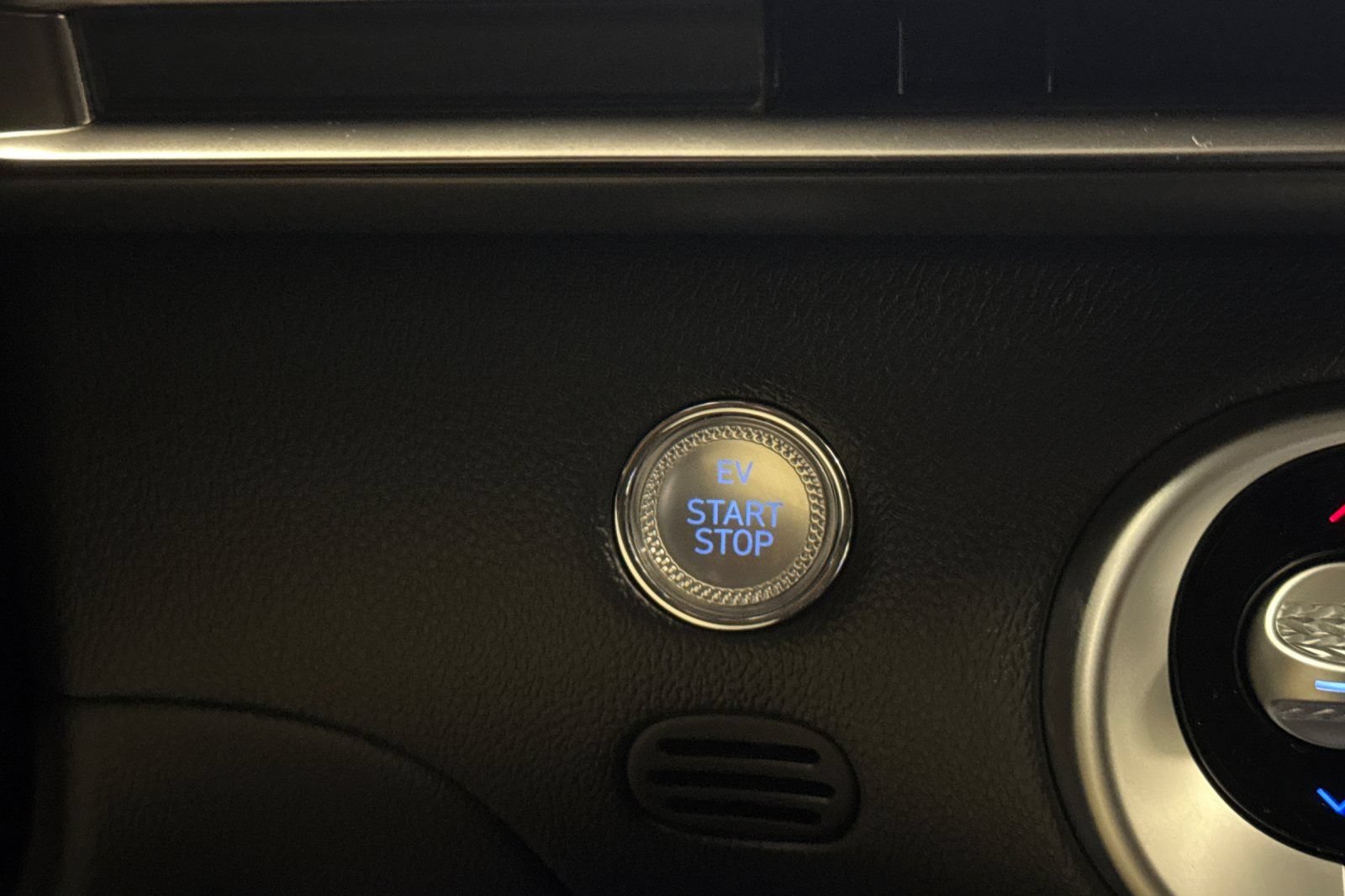 New 2026 Genesis GV60 RWD image 23