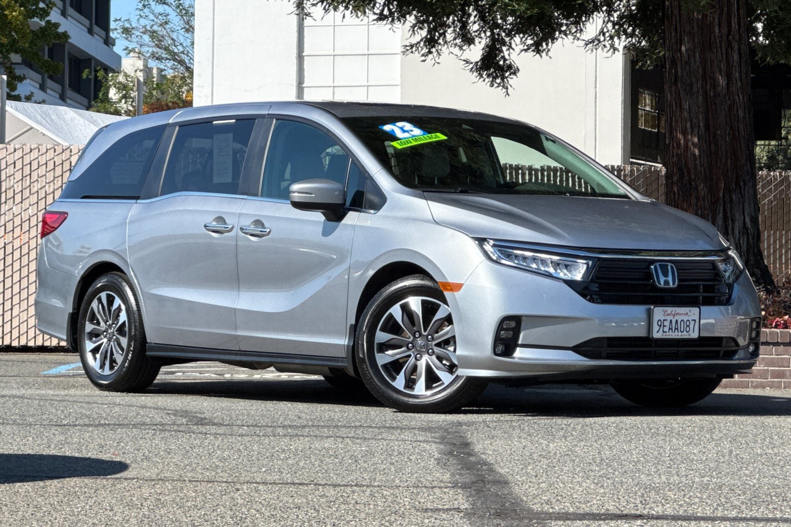 Used 2023 Honda Odyssey EX-L image 2
