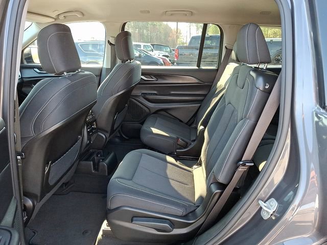 Used 2023 Jeep Grand Cherokee L Laredo RWD image 10