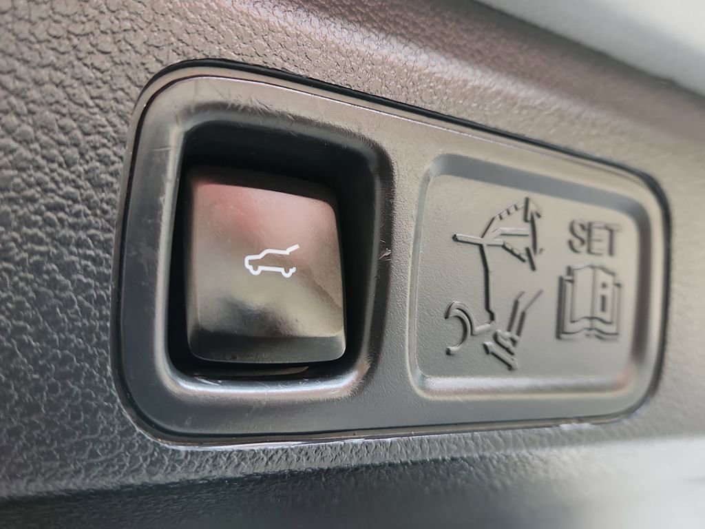 Used 2022 Ford Expedition Limited image 12